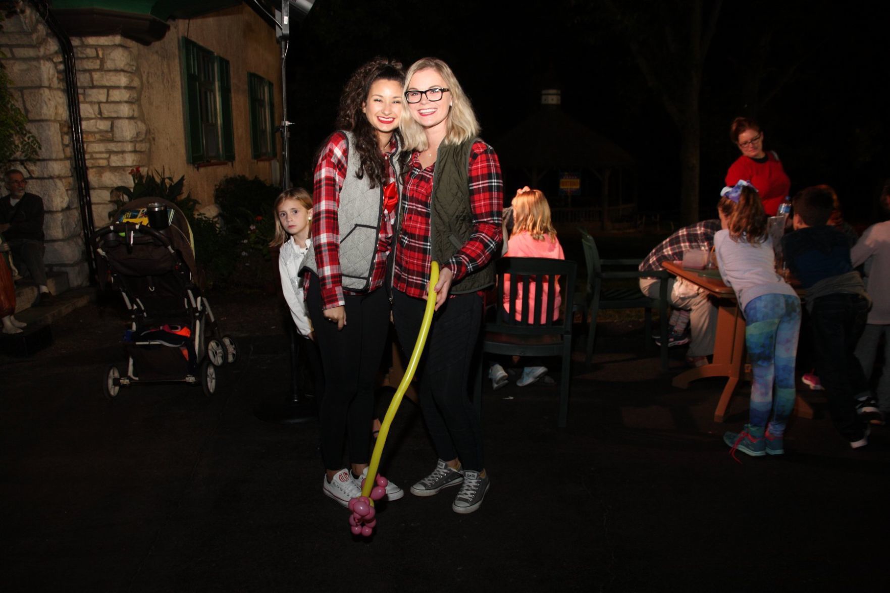 Ana Vondera, Shelby Harmon